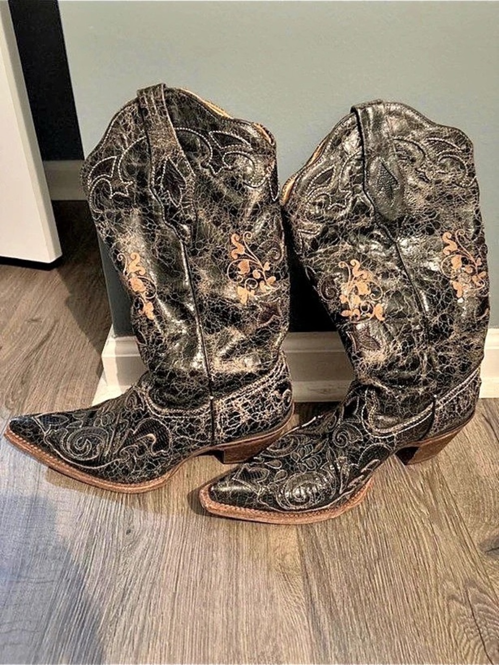 Corral Women's Black Floral Embroidery Snip Toe Cowboy Boot